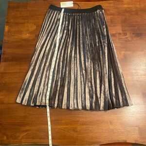 Elegant Black and Silver Pleated Skirt